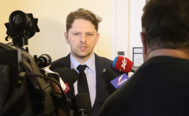 Wiceszef wywiadu do dymisji? Szef sejmowej komisji: Normalnie wykonuje obowiązki