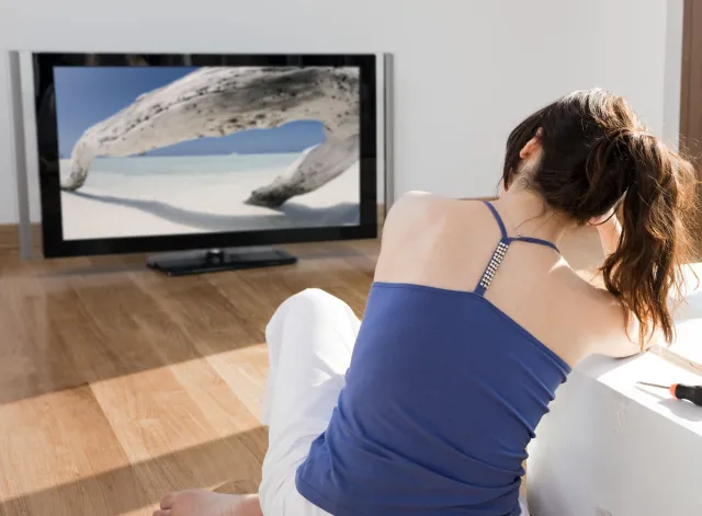 "Wiadomości" jak "Dziennik Telewizyjny"? Po 35 latach znów wyprowadzili swoje telewizory na spacer