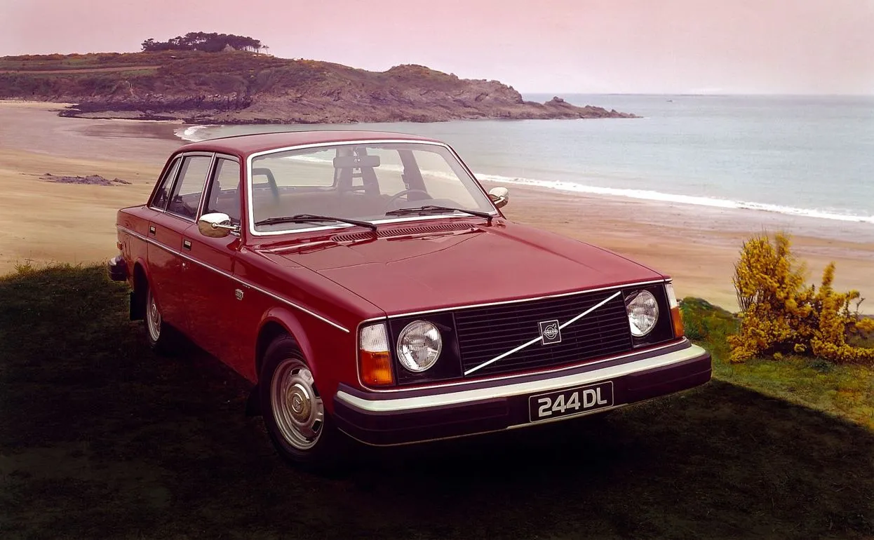10329293-volvo-240.jpg