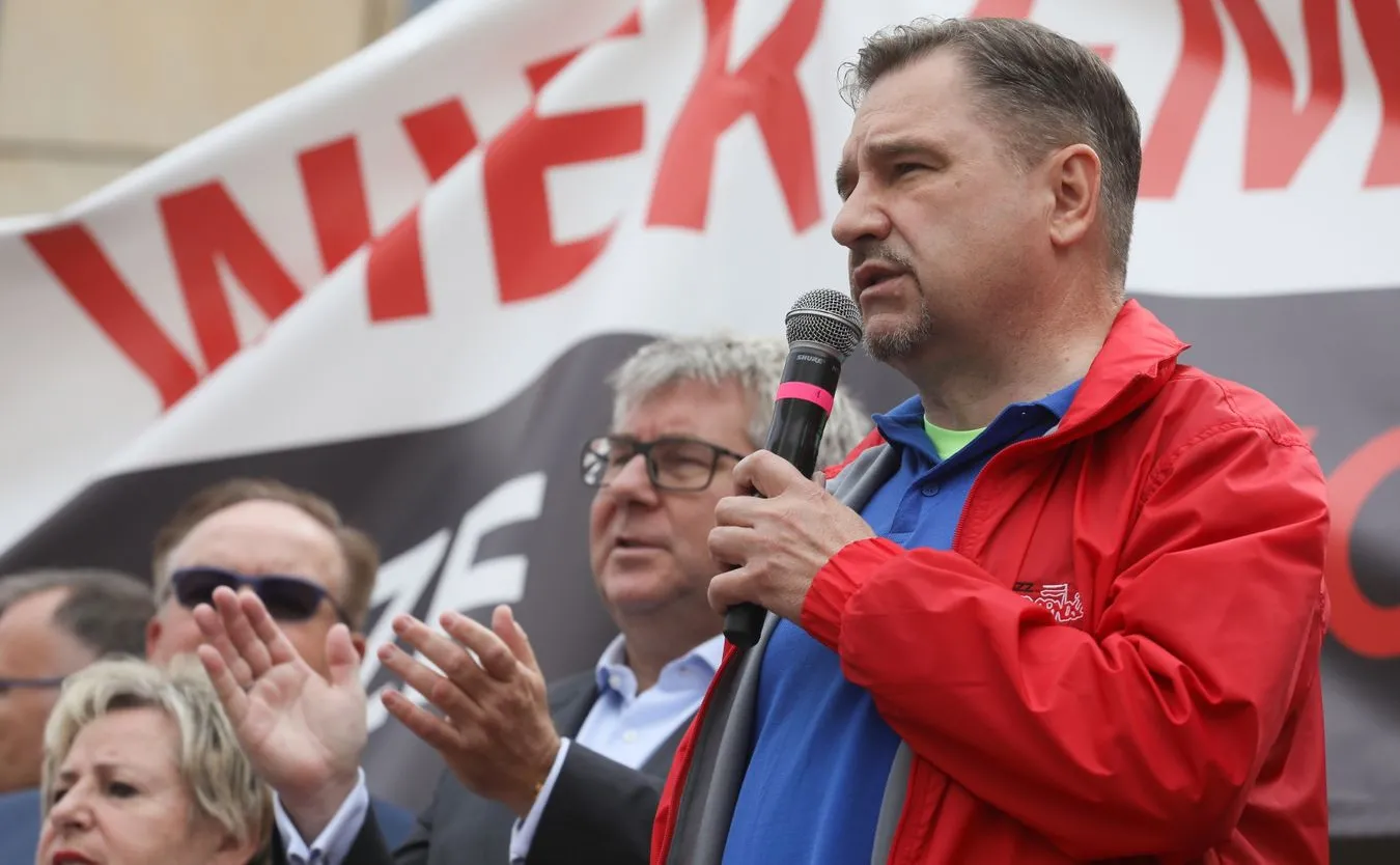 Demonstracja "Solidarności" przed siedzibą KE w Warszawie