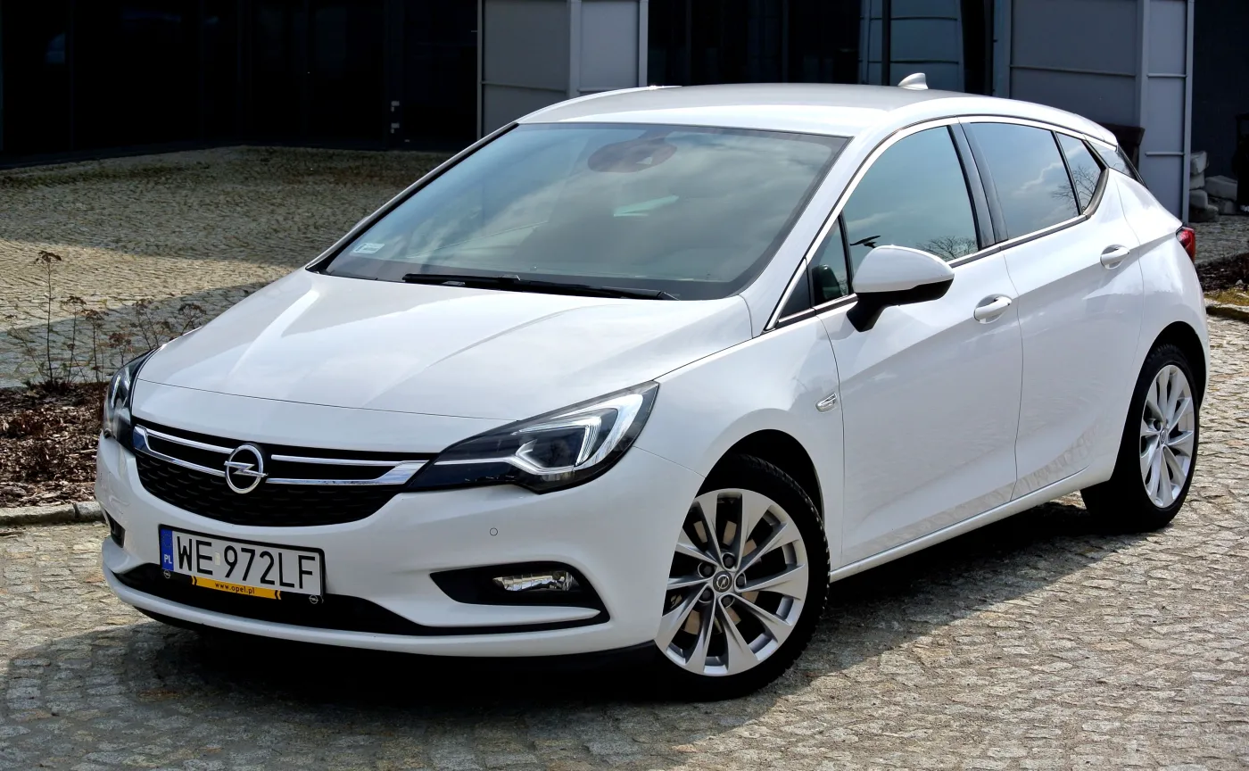 9159461-opel-astra.jpg