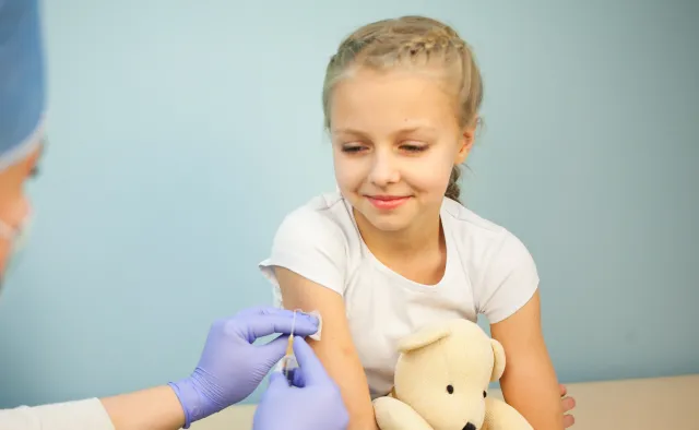 Przewodniczący Komitetu Bioetyki PAN o antyszczepionkowcach: Społeczeństwo ma prawo do obrony przed szaleństwem