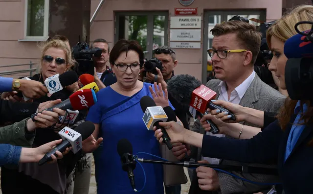 Kopacz przesłuchana w sprawie sekcji zwłok ofiar katastrofy smoleńskiej. Wiceszef MSZ: Skala zaniedbań szokuje