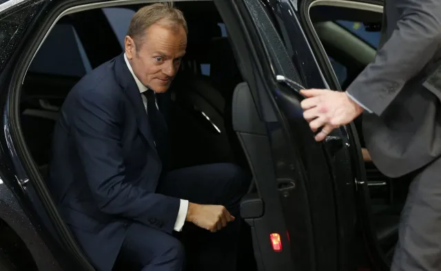 Tusk odpowiada Morawieckiemu: Nie będę mówił głosem PiS ws. migracji