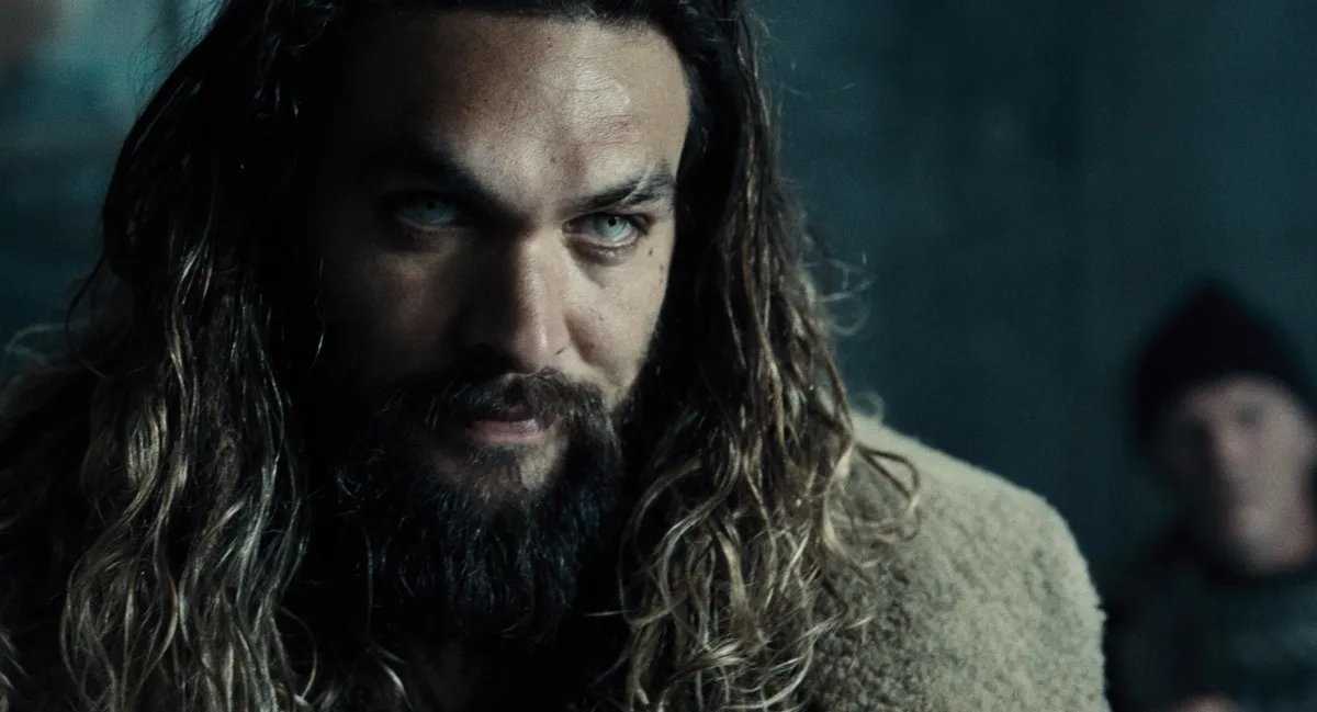 Jason Momoa w filmie "Liga Sprawiedliwości". Polska premiera 17 lisopada 2017 roku.