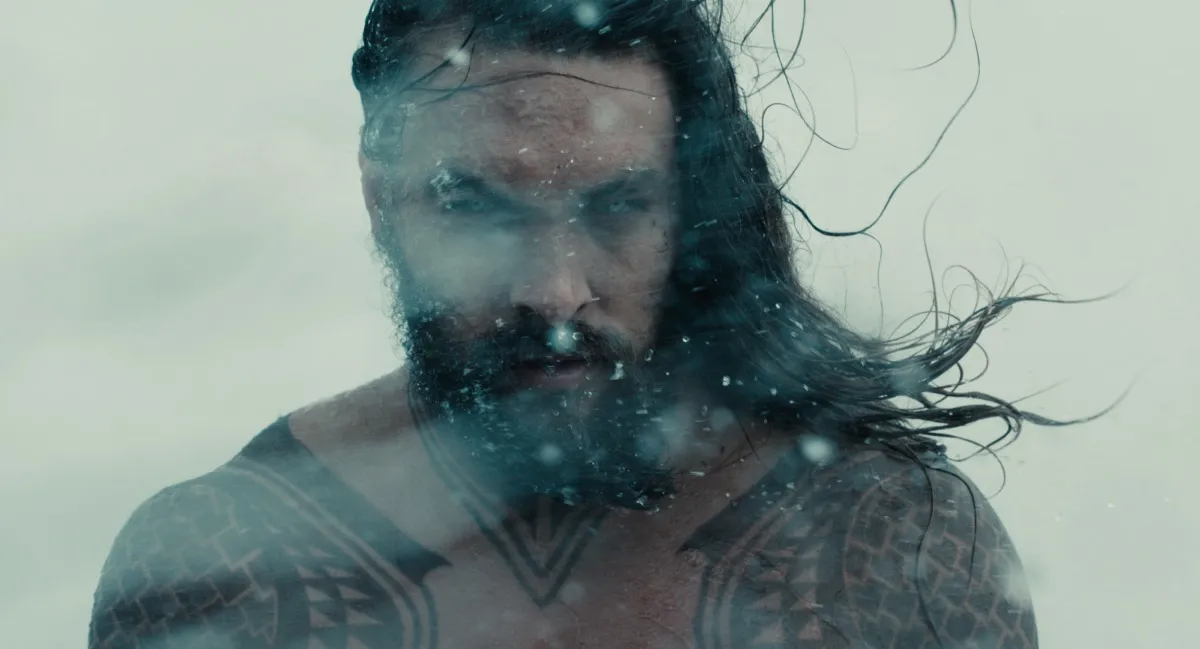 10558229-jason-momoa-w-filmie-liga-sprawiedliwosci.jpg