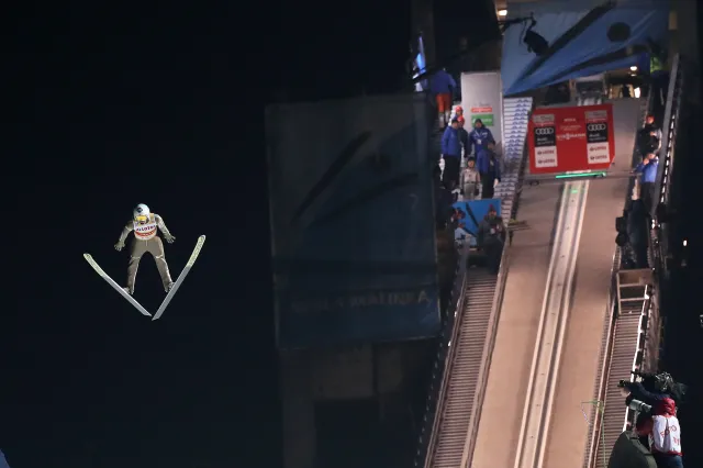 PŚ w skokach: Polacy byli faworytami do zwycięstwa, ale sezon zaczęli od drugiego miejsca w Wiśle