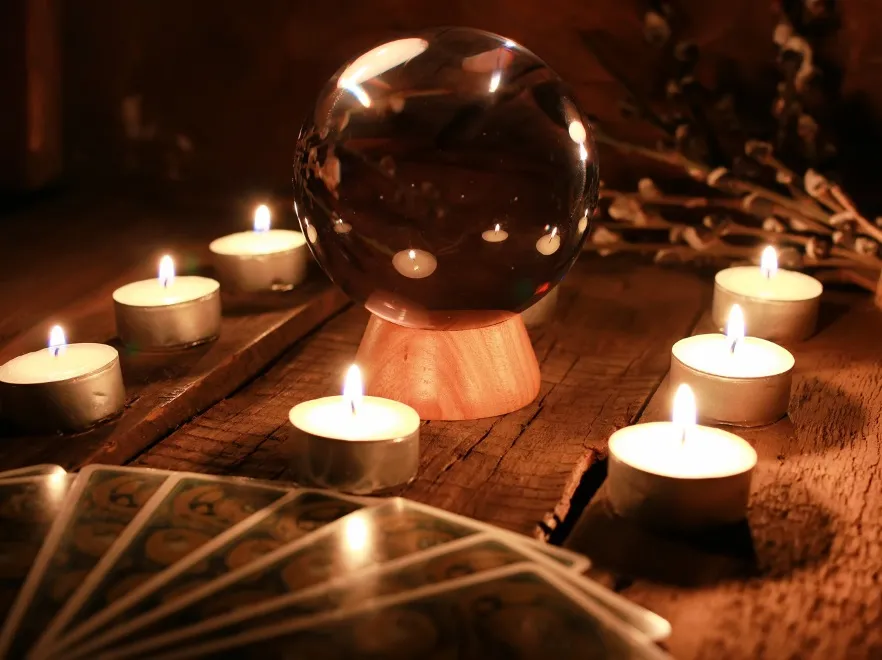 Czas na odrobinę magii! Najpopularniejsze wróżby na andrzejki