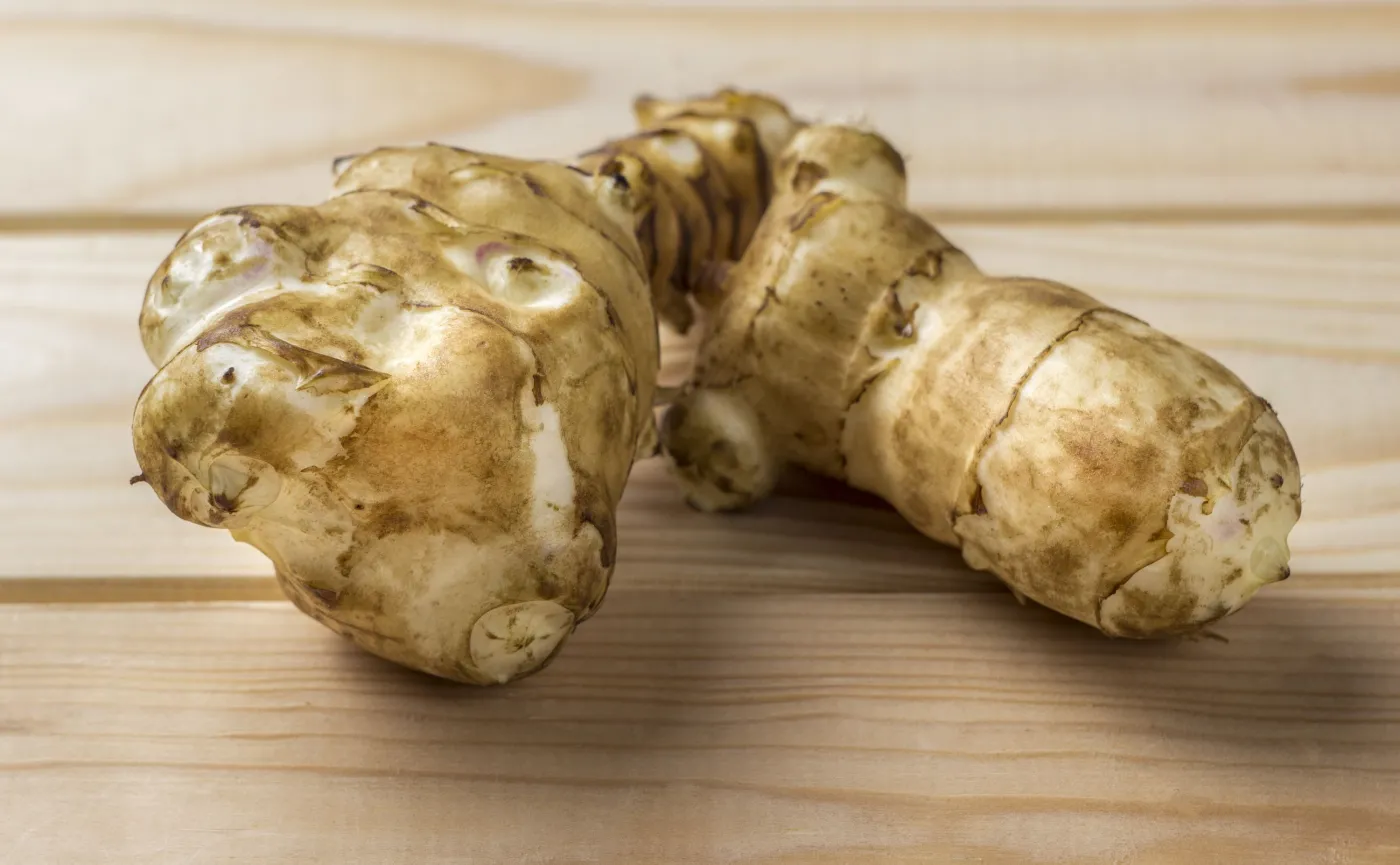 Znakomicie odchudza, ale nie tylko. Zalety topinamburu