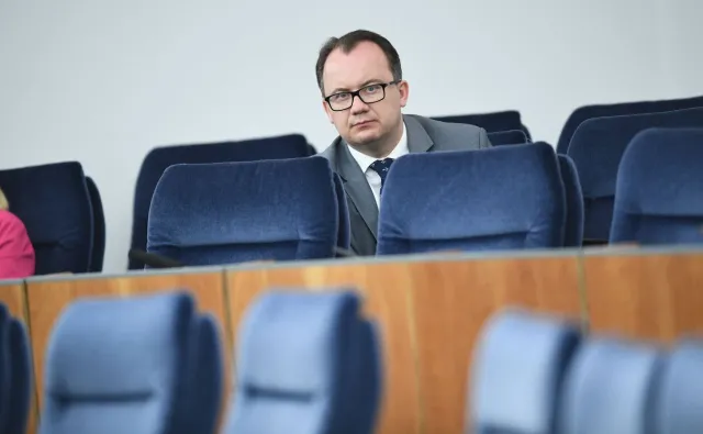 RPO: Trzej byli oficerowie SB współpracowali z Kościołem i powinni zachować emerytury