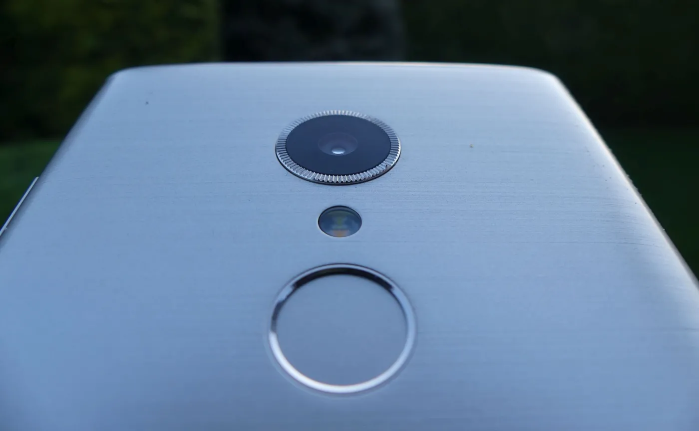 10988723-alcatel-5.jpg