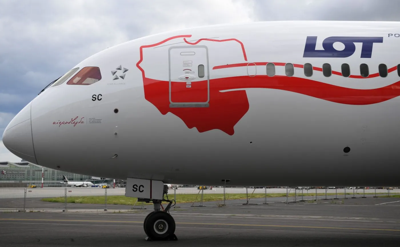 LOT: Zgranie w czasie gali z odwołaniem rejsu innego samolotu to niefortunny zbieg okoliczności