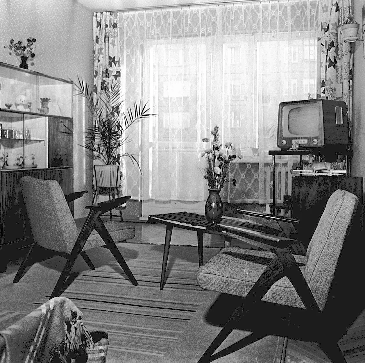 "Tango na 16 metrach kwadratowych". Życie w mikromieszkaniach wczoraj i dziś [GALERIA]