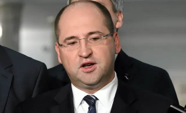 Adam Bielan: Zarabiam na rękę około 10 tysięcy, ale gdyby żona...