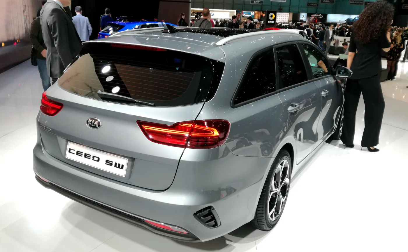 10831671-kia-ceed.jpg