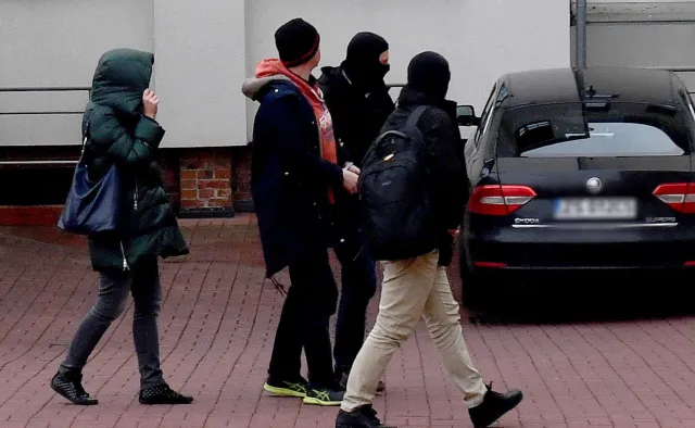 Poręczenie majątkowe i dozory policyjne wobec byłych członków KNF. Wśród nich jest Andrzej J.