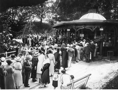 Gdzie leczyły się elity II RP? Truskawiec zdeklasował Ciechocinek [ARCHIWALNE ZDJĘCIA]