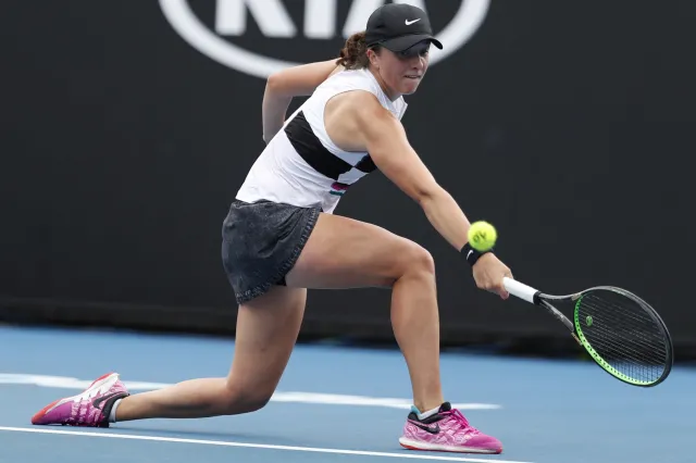 Australian Open: Iga Świątek przegrała z Camilą Giorgi w 2. rundzie