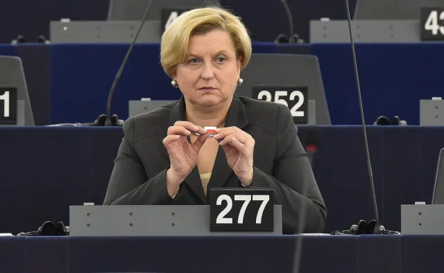 Bijący w Kreml raport europosłanki PiS znalazł uznanie na forum UE. Bruksela wzywa do zwalczania wrogiej propagandy