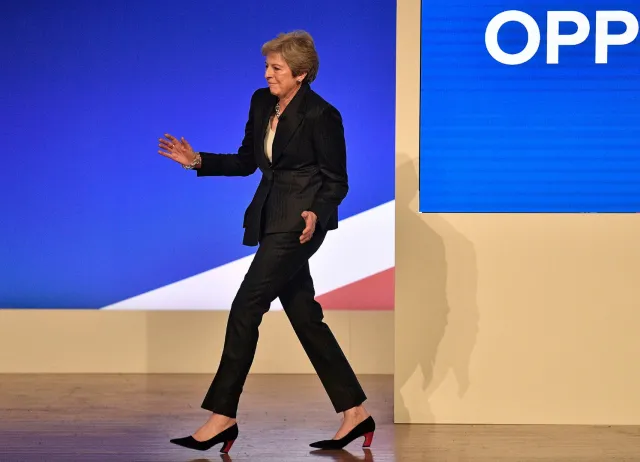 Najpierw zatańczyła, potem broniła Brexitu. Wystąpienie Theresy May znów hitem internetu [WIDEO]