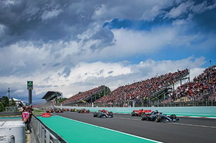 Ci wspaniali mężczyźni w swoich wspaniałych bolidach