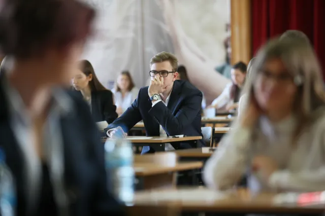 Alarmy bombowe w szkołach. Sellin: Część strajkujących chciała, by nie doszło do egzaminów