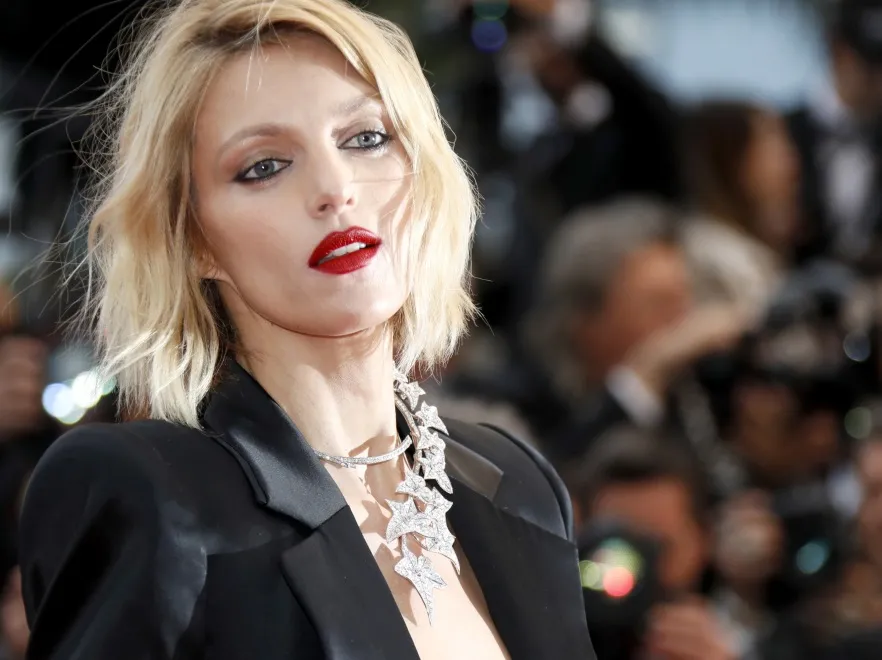 Anja Rubik najbardziej roznegliżowaną gwiazdą festiwalu w Cannes. Jej kreacja wywołała burzę. FOTO