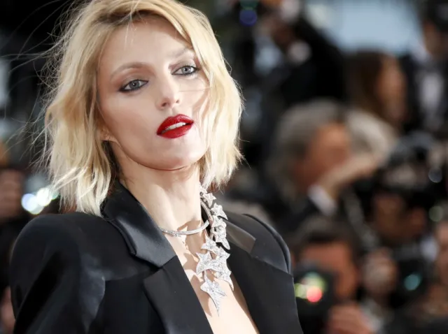 Anja Rubik najbardziej roznegliżowaną gwiazdą festiwalu w Cannes. Jej kreacja wywołała burzę. FOTO