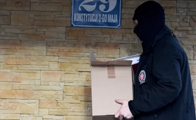 Zatrzymanie na gorącym uczynku. W rękach CBA biznesmen i dwóch pracowników Grupy Azoty