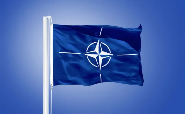 Niemiecki dyplomata: Po szczycie NATO trzeba przedstawić ofertę dla Rosjan - choćby znieść wizy do UE