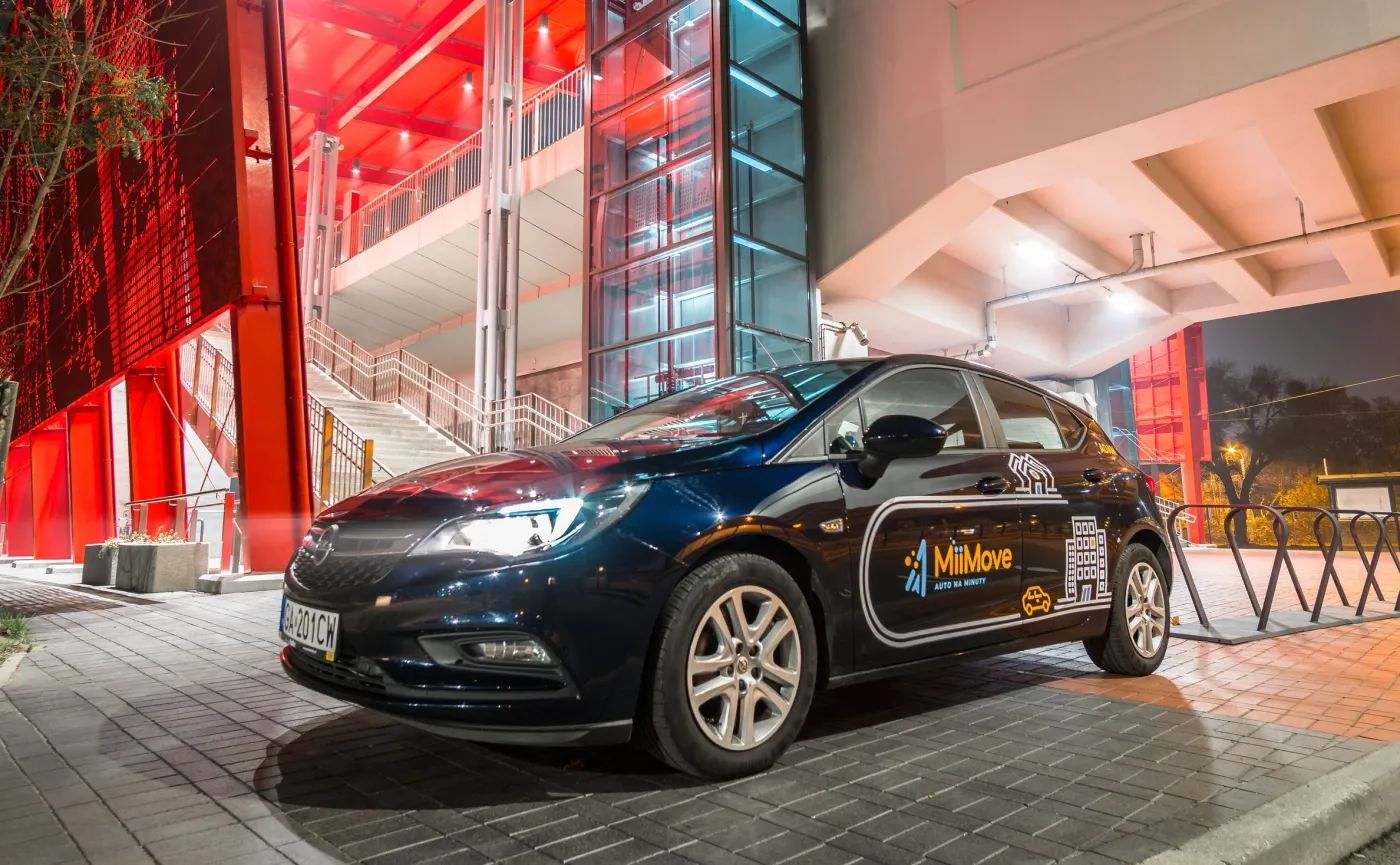 12160919-opel-astra.jpg