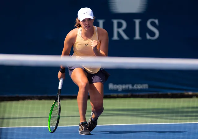 Turniej WTA w Cincinnati: Świątek przeszła eliminacje, Linette przegrała