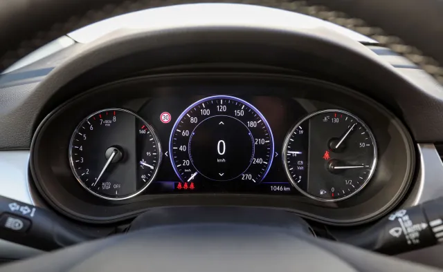 Opel Astra w nowej odsłonie wjeżdża na polskie drogi. Jak jeździ? Braku cylindra nie odczujesz