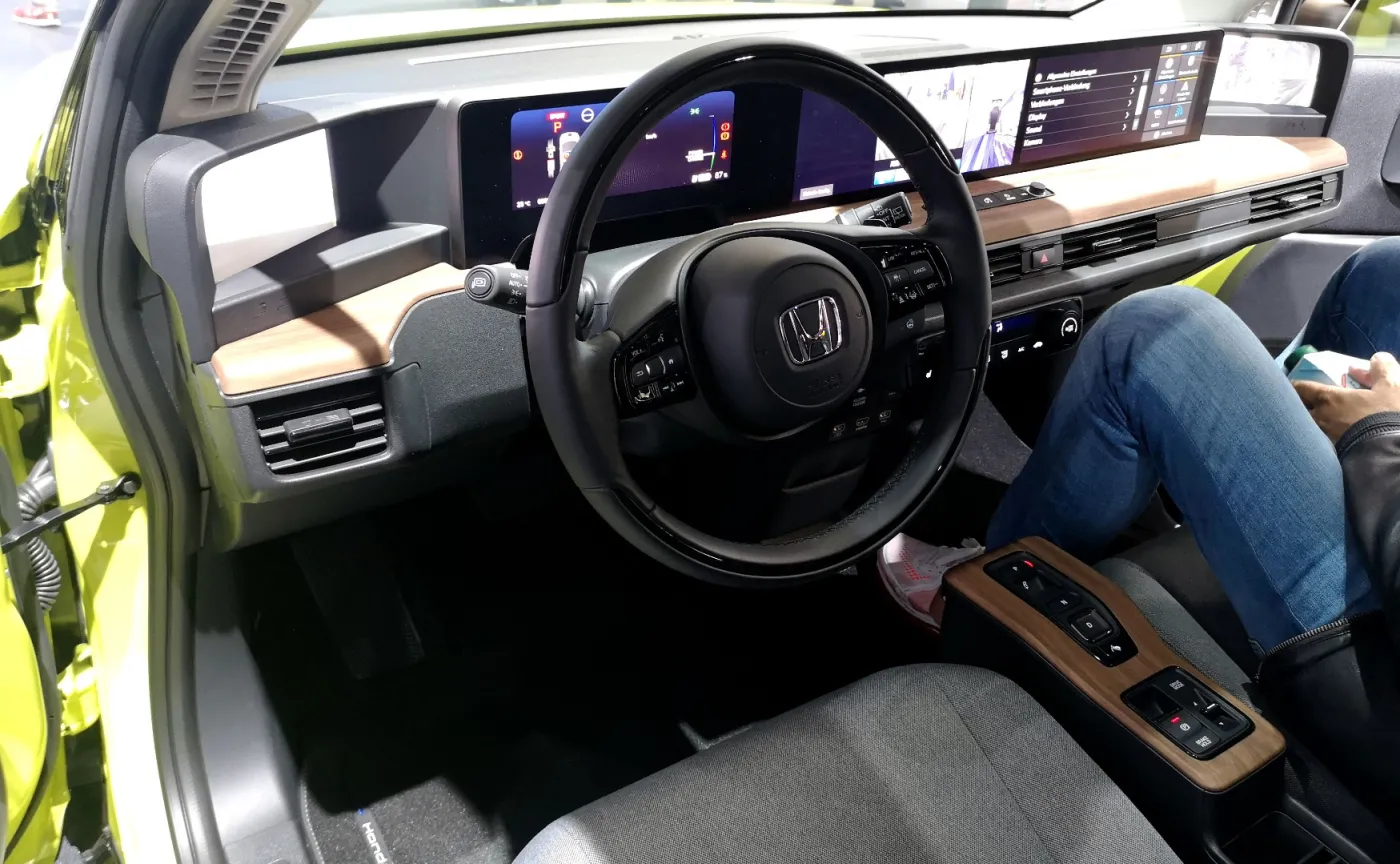 12587968-honda-e-30.jpg