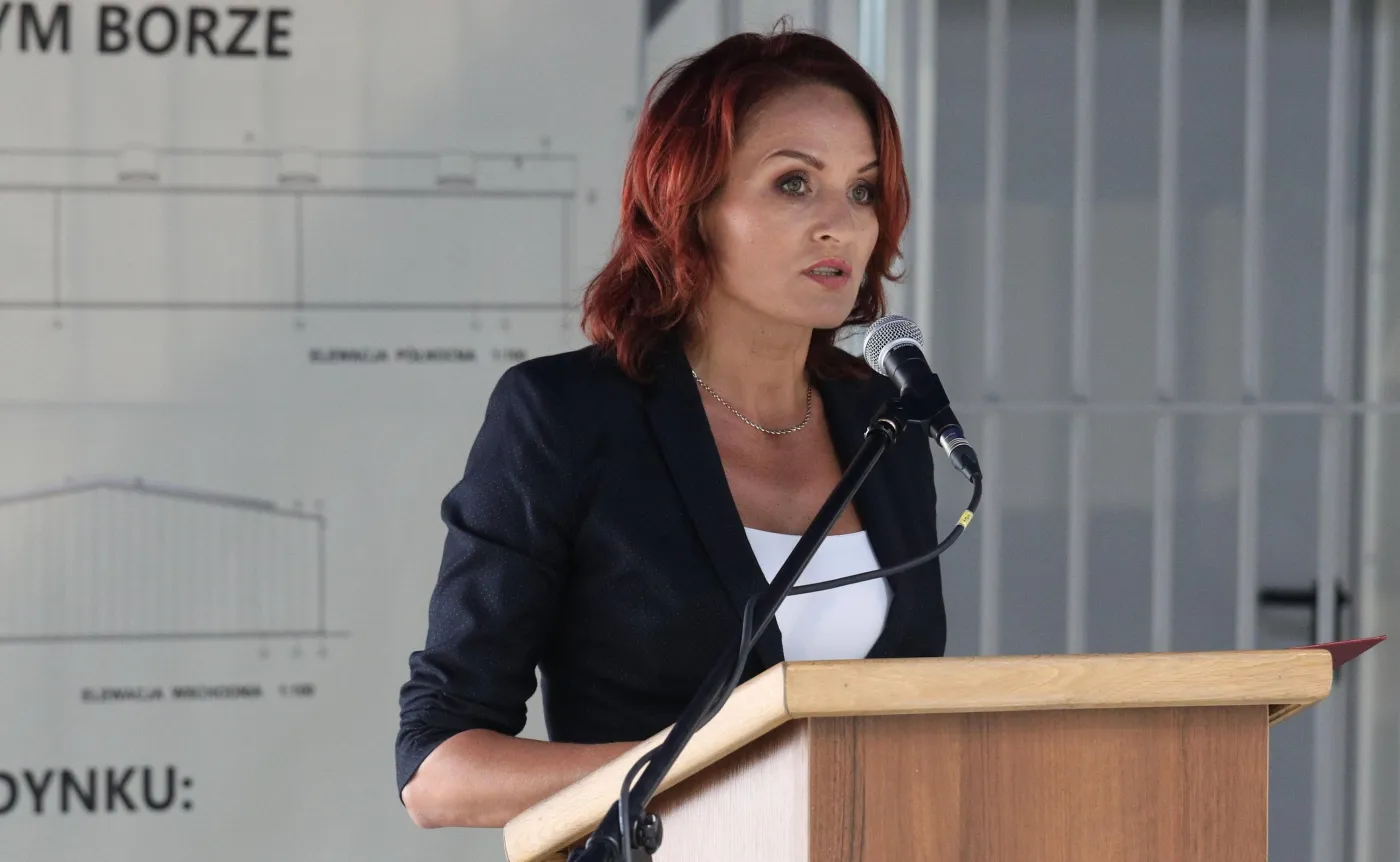 Internauci wytykają posłance Krynickiej wpadki podczas przemówienia. "Nie myślałam, że aż taka może być nienawiść do człowieka"