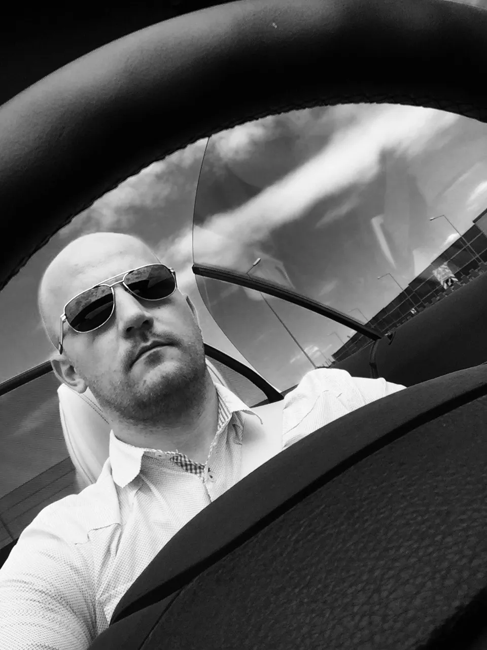 Bąk: Samochód roku? Wszyscy robią nas w konia