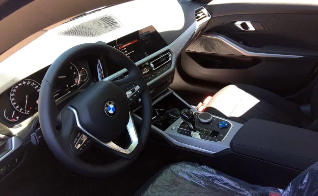 Ponad 80 nowych BMW dla policji już jedzie na drogi. Zobacz, gdzie zapolują nieoznakowane radiowozy