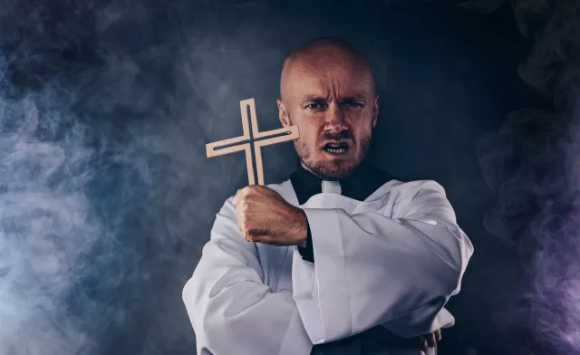 Dlaczego staliśmy się zagłębiem egzorcystów? O. Adamik: Opętania w Polsce są rzadkością [WYWIAD]