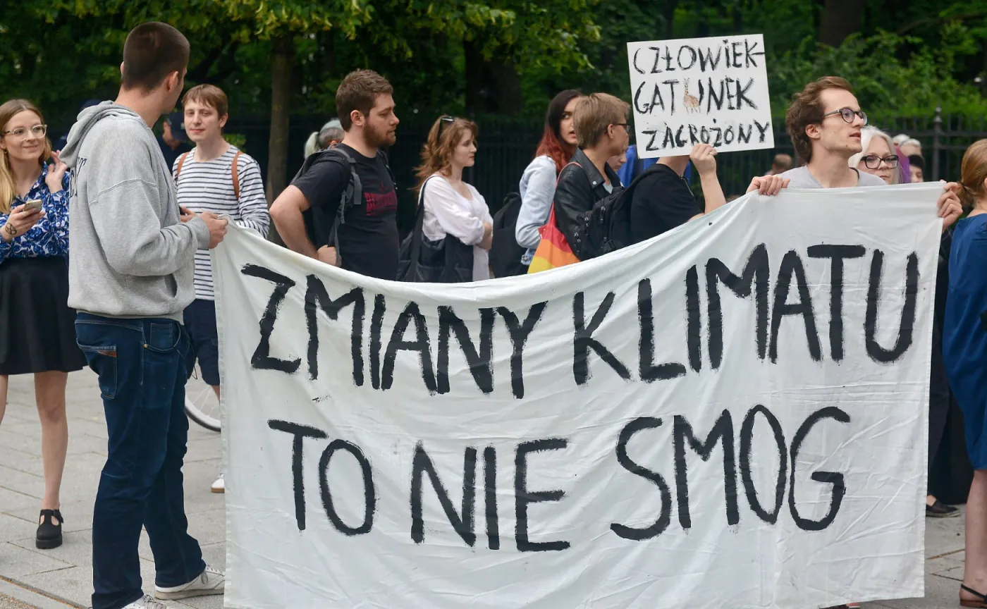 Protest przeciw decyzji rządu w sprawie neutralności klimatycznej