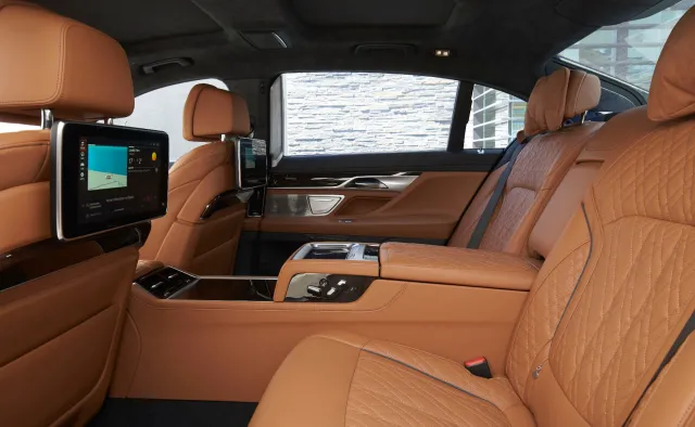 SOP wybrała BMW, odpadł Mercedes, a to nie koniec... Szczegóły przetargu na luksusowe limuzyny