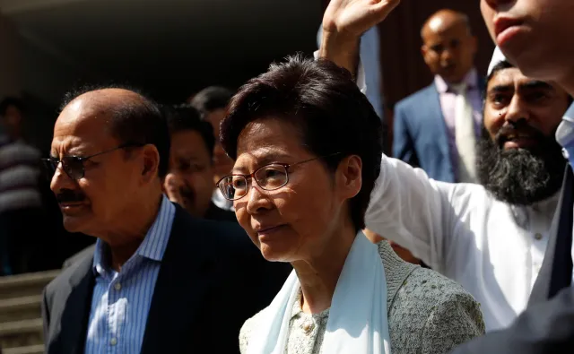 Meczet w Hongkongu opryskany z armatki wodnej. Szefowa władz przeprasza