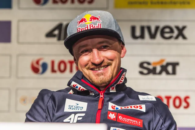 Adam Małysz wspomógł napojami energetycznymi personel szpitala w Cieszynie