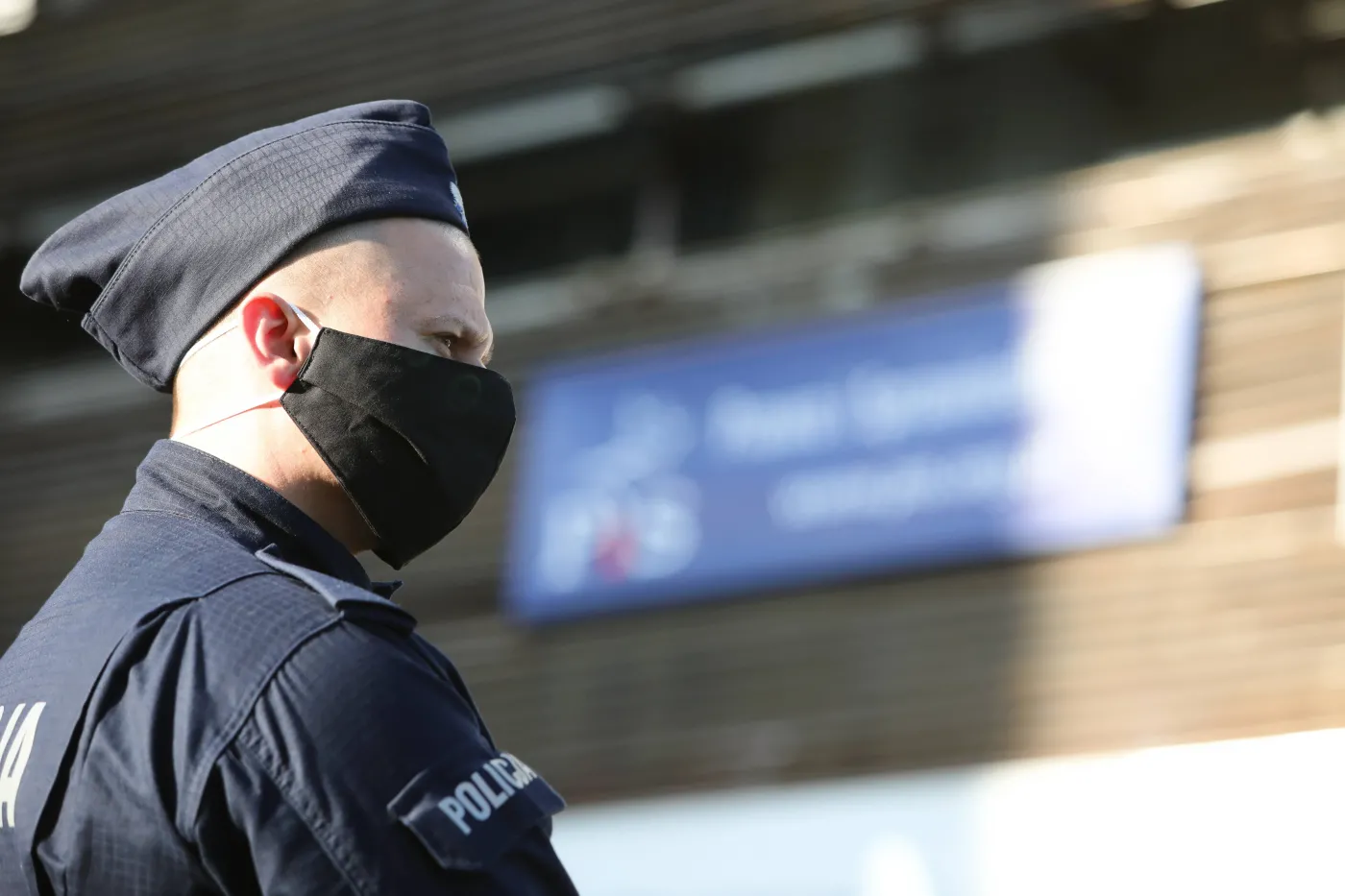 Przepisy dają zbyt duże uprawnienia policji? Oto co Polacy sądzą o restrykcjach