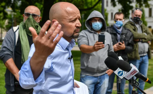 Senator Bury odsłania KULISY zatrzymania. Policja zaprzecza. Jest OŚWIADCZENIE Kamińskiego