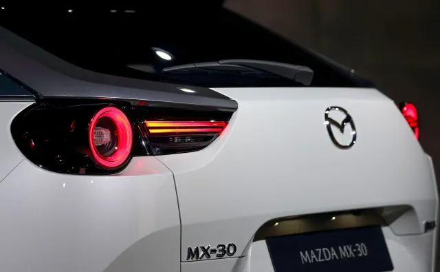 Mazda MX-30 wjeżdża do Polski. Nowy SUV będzie kolorowym ptakiem