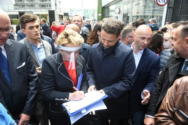 Rafał Trzaskowski może być pewien startu. Już uzbierał 100 tys. podpisów