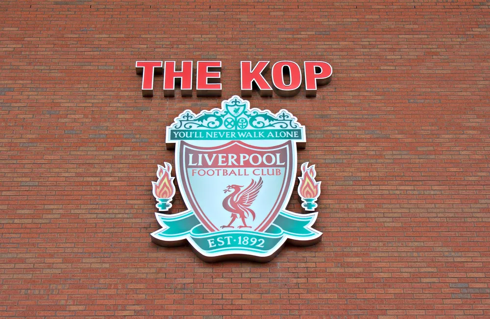 Liga angielska Stewardzi z Anfield gotowi do pomocy w supermarketach