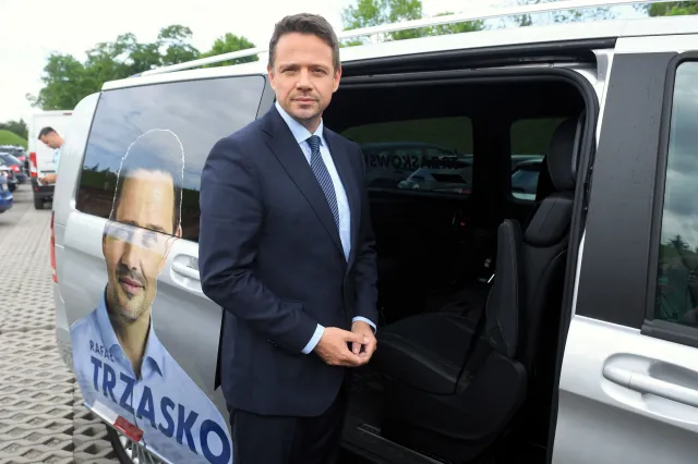 Trzaskowski zmniejsza dystans do Dudy, a Bosak wyprzedza Kosiniaka-Kamysza. Najnowszy SONDAŻ