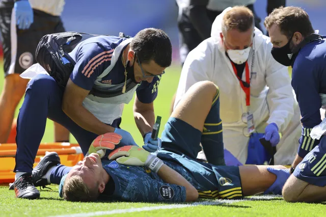 Fatalna kontuzja bramkarza Arsenalu. Leno wygrażał palcem piłkarzowi, który go popchnął