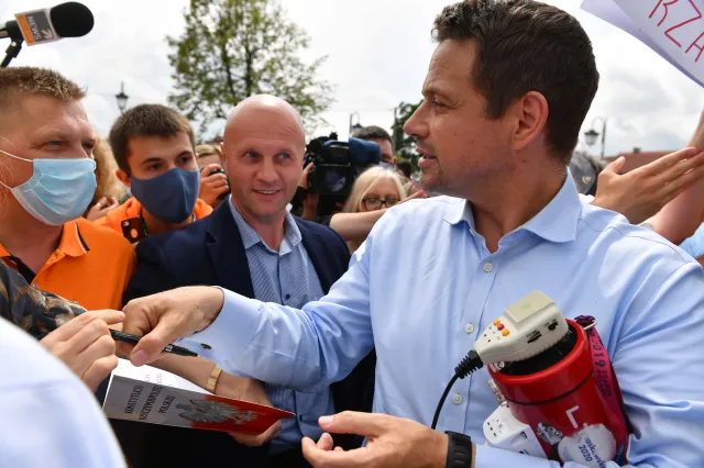 Andrzej Duda rozliczony z obietnic. Sztab Trzaskowskiego prezentuje nowy spot [WIDEO]